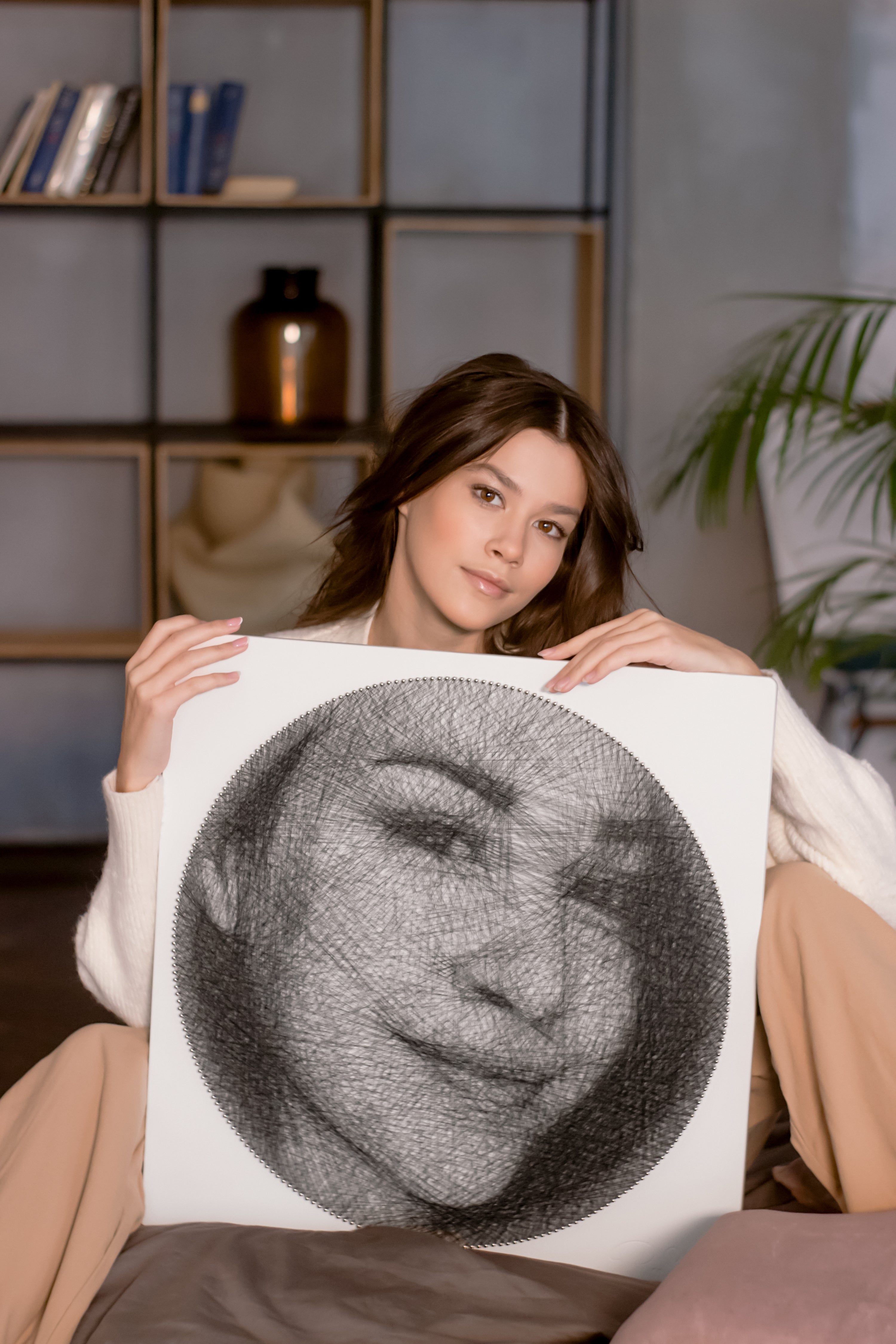 RingString Woman with portrait